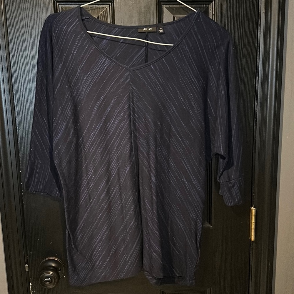 Apt 9 Navy top w/ 3/4 length sleeves